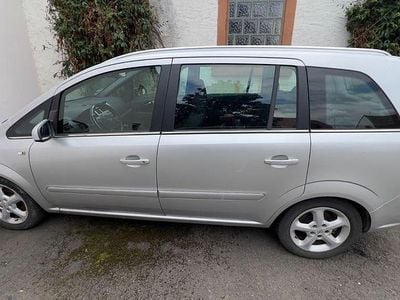 Grau Gebraucht 2009 Opel Zafira Edition Van / Kleinbus | 650 €