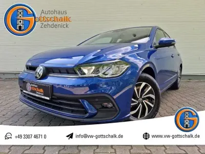 Begagnad VW Polo Life 95 HK (69 kW) 2024 Blå Sedan
