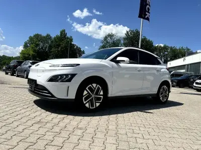 Gebraucht Hyundai Kona Trend 150 kW (204 PS) 2022 Polar white metallic SUV