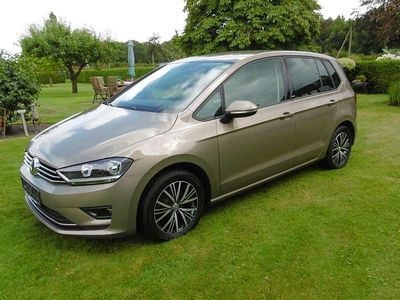 Gold Gebraucht 2016 VW Golf Sportsvan Allstar Van / Kleinbus | 13.950 € (Guter Preis)