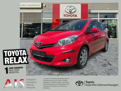 Gebraucht Toyota Yaris Edition 99 PS (72 kW) 2013 Super red 5 Kleinwagen