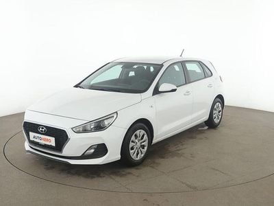 Weiß Gebraucht 2018 Hyundai i30 Pure Limousine | 11.300 € (Fairer Preis)