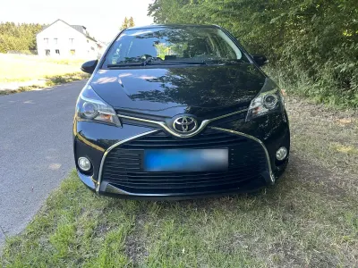 Gebraucht Toyota Yaris 99 PS (72 kW) 2015 Schwarz Kleinwagen