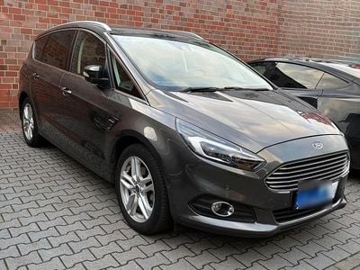 Gebraucht Ford S-MAX Titanium 164 PS (120 kW) 2018 Grau Van / Kleinbus