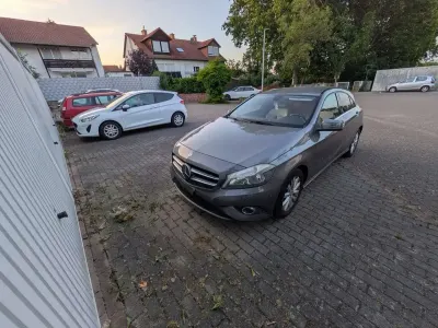 Gebraucht Mercedes A180 Edition 122 PS (89 kW) 2013 Limousine