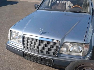 Gebraucht Mercedes E260 160 PS (117 kW) 1987 Blau Limousine
