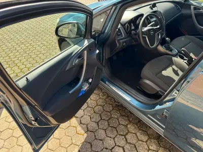 Gebraucht Opel Astra 140 PS (102 kW) 2013 Blau Kombi