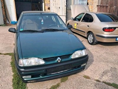Grün Gebraucht 1994 Renault 19 Limousine | 2.700 €