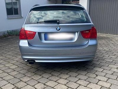 Gebraucht BMW 318 143 PS (105 kW) 2012 Grau Kombi