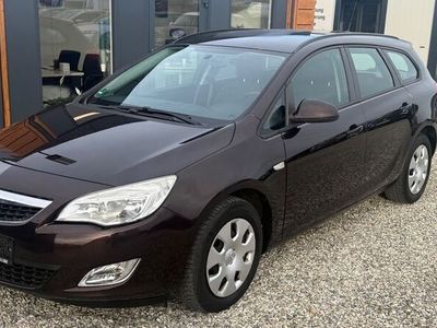 Gebraucht Opel Astra Selection 110 PS (80 kW) 2012 Braun Kombi
