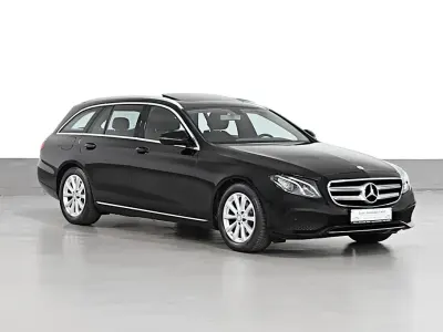 Używany Mercedes E220 Avantgarde 194 KM (142 kW) 2017 Czarny Sedan/Limuzyna