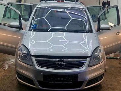 Second-hand Opel Zafira 149 CP (109 kW) 2005 Argintiu Monovolum
