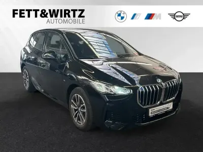 Gebraucht BMW 220 Active Tourer M Sport 170 PS (125 kW) 2025 Saphirschwarz Van / Kleinbus