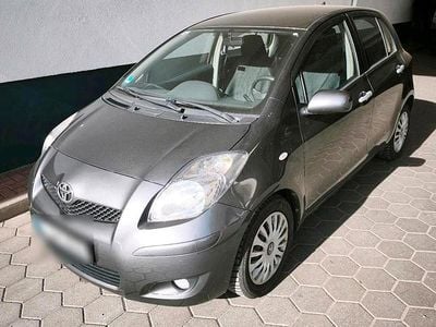 Brugt Toyota Yaris 101 HK (74 kW) 2010 Grå Hatchback