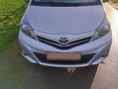 Gebraucht Toyota Yaris Club 99 PS (72 kW) 2012 Silber Kleinwagen