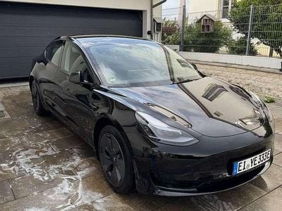 Schwarz Gebraucht 2022 Tesla Model 3 Standard Range Plus Limousine | 28.700 € (Fairer Preis)