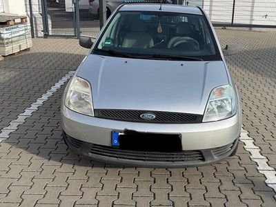 Gebraucht Ford Fiesta 60 PS (44 kW) 2003 Silber Kleinwagen