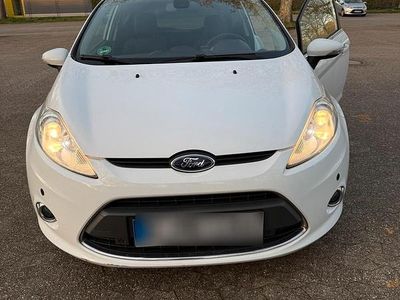 Gebraucht Ford Fiesta 120 PS (88 kW) 2009 Weiß Kleinwagen