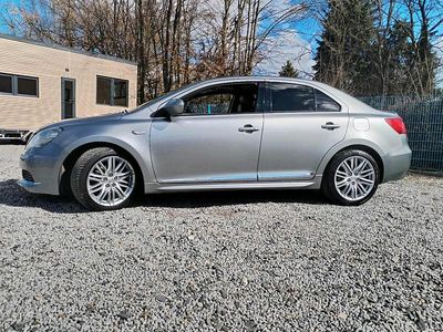 Gebraucht Suzuki Kizashi Sport 178 PS (130 kW) 2015 Silber Limousine