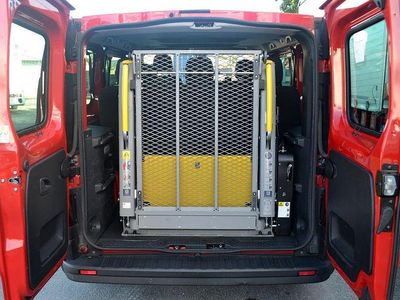 Rot Gebraucht 2015 Opel Vivaro Van / Kleinbus | 18.850 €