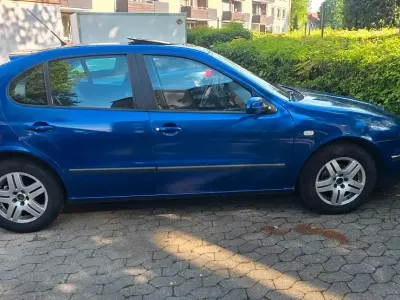 Używany Seat Leon 105 KM (77 kW) 2000 Niebieski Hatchback