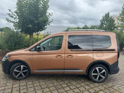 Gebraucht VW Caddy PanAmericana 122 PS (89 kW) 2022 Braun Van / Kleinbus