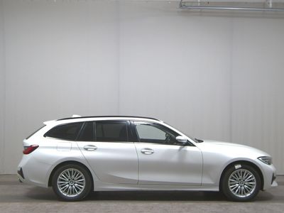 BMW 330e