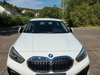 Gebraucht BMW 118 Sport Line 140 PS (102 kW) 2019 Weiß Limousine