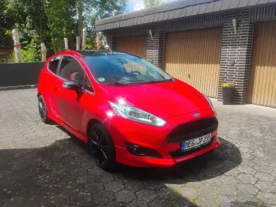 Gebraucht Ford Fiesta ST-Line 140 PS (102 kW) 2015 Rot Kleinwagen