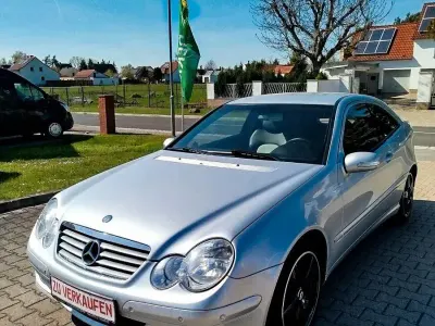 Gebraucht Mercedes C220 150 PS (110 kW) 2005 Silber Coupé