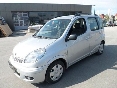 Second-hand Toyota Yaris 84 CP (61 kW) 2005 Argintiu Break