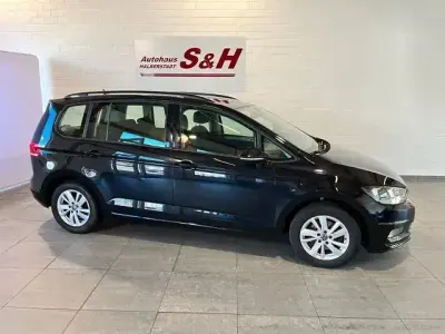 Gebraucht VW Touran Comfortline 150 PS (110 kW) 2021 Schwarz Van / Kleinbus