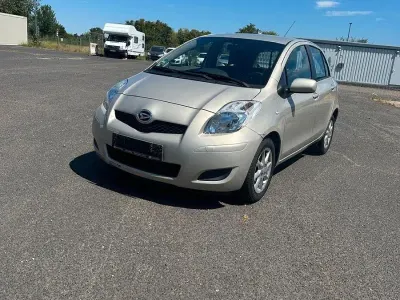 Gebraucht Daihatsu Charade 99 PS (72 kW) 2011 Beige Limousine