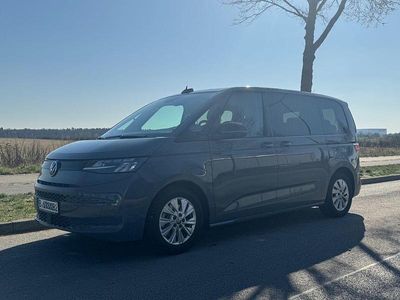 Gebraucht VW Multivan Life 136 PS (100 kW) 2022 Grau Van