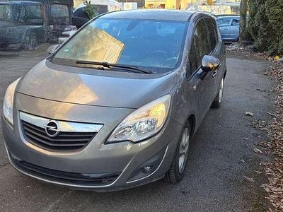 Gebraucht Opel Meriva Design Edition 131 PS (96 kW) 2011 Muskatgrau/muskat braun(m2) Van / Kleinbus