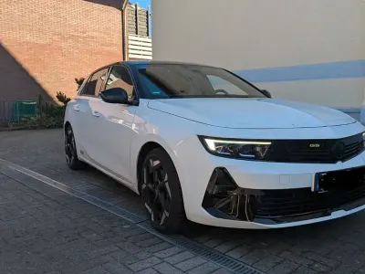 Gebraucht Opel Astra GSe 224 PS (164 kW) 2023 Weiß Kleinwagen