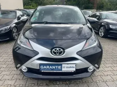 Gebraucht Toyota Aygo 69 PS (50 kW) 2016 Schwarz Kleinwagen