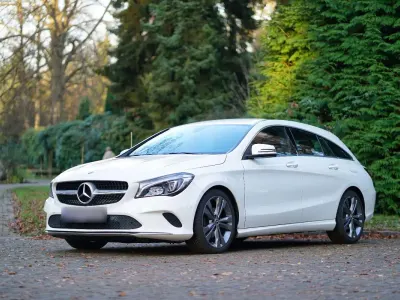 Gebraucht Mercedes CLA220 Shooting Brake 177 PS (130 kW) 2017 Weiß Kombi