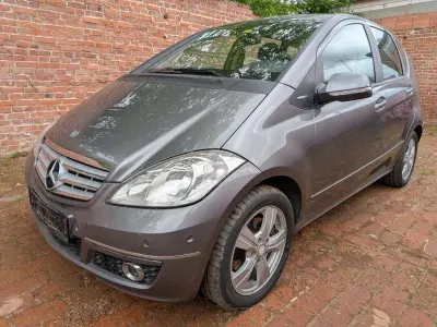 Gebraucht Mercedes A200 140 PS (102 kW) 2011 Mountaingrau  met. Limousine