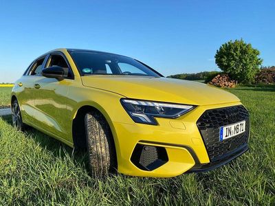 Gebraucht Audi A3 Ambiente 150 PS (110 kW) 2023 Gelb Limousine