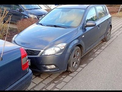 Gebraucht Kia Ceed Spirit 90 PS (66 kW) 2010 Grau Kleinwagen