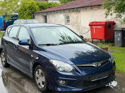Gebraucht Hyundai i30 Edition+ 90 PS (66 kW) 2010 Blau Kleinwagen
