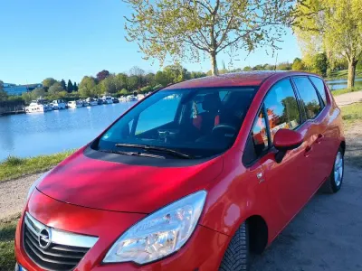 Begagnad Opel Meriva 120 HK (88 kW) 2013 Röd Minibuss