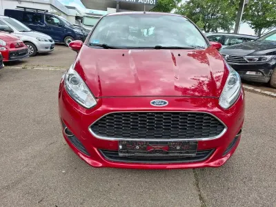 Gebraucht Ford Fiesta Titanium 125 PS (91 kW) 2016 Rot Kleinwagen