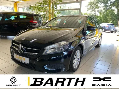 Gebraucht Mercedes A180 Style 122 PS (89 kW) 2015 Kosmosschwarz  metalliclack Limousine