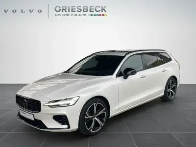 Używany Volvo V60 Ultimate 455 KM (334 kW) 2023 Biały Kombi