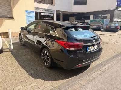 Gebraucht Hyundai i40 Style 136 PS (100 kW) 2015 Schwarz Kombi