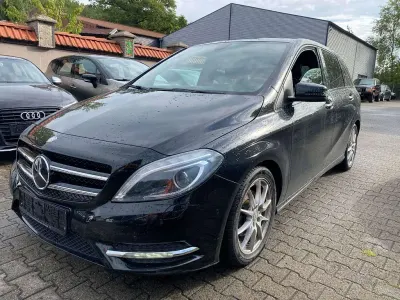 Gebraucht Mercedes B200 156 PS (114 kW) 2013 Schwarz metallic Kleinwagen