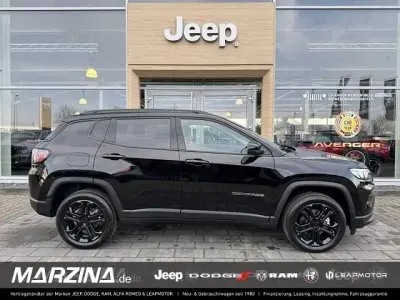 Neu Jeep Compass Summit 131 PS (96 kW) 2026 Schwarz SUV