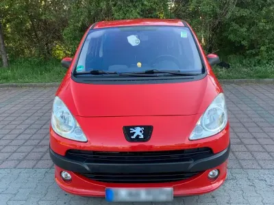 Gebraucht Peugeot 1007 88 PS (64 kW) 2006 Rot Van / Kleinbus